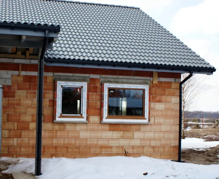 Montaż okien z użyciem taśm paroprzepuszczalnych